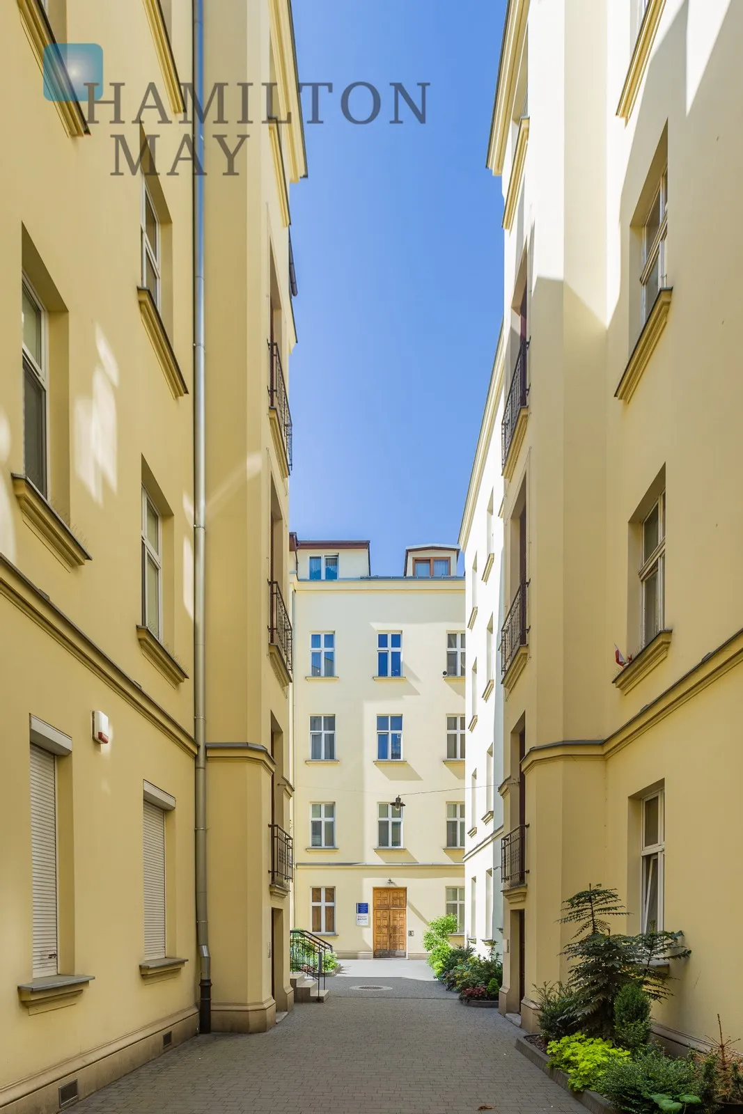 Region: Stare Miasto Level: 3 Price: 3500 PLN Bedrooms: 2 - slider