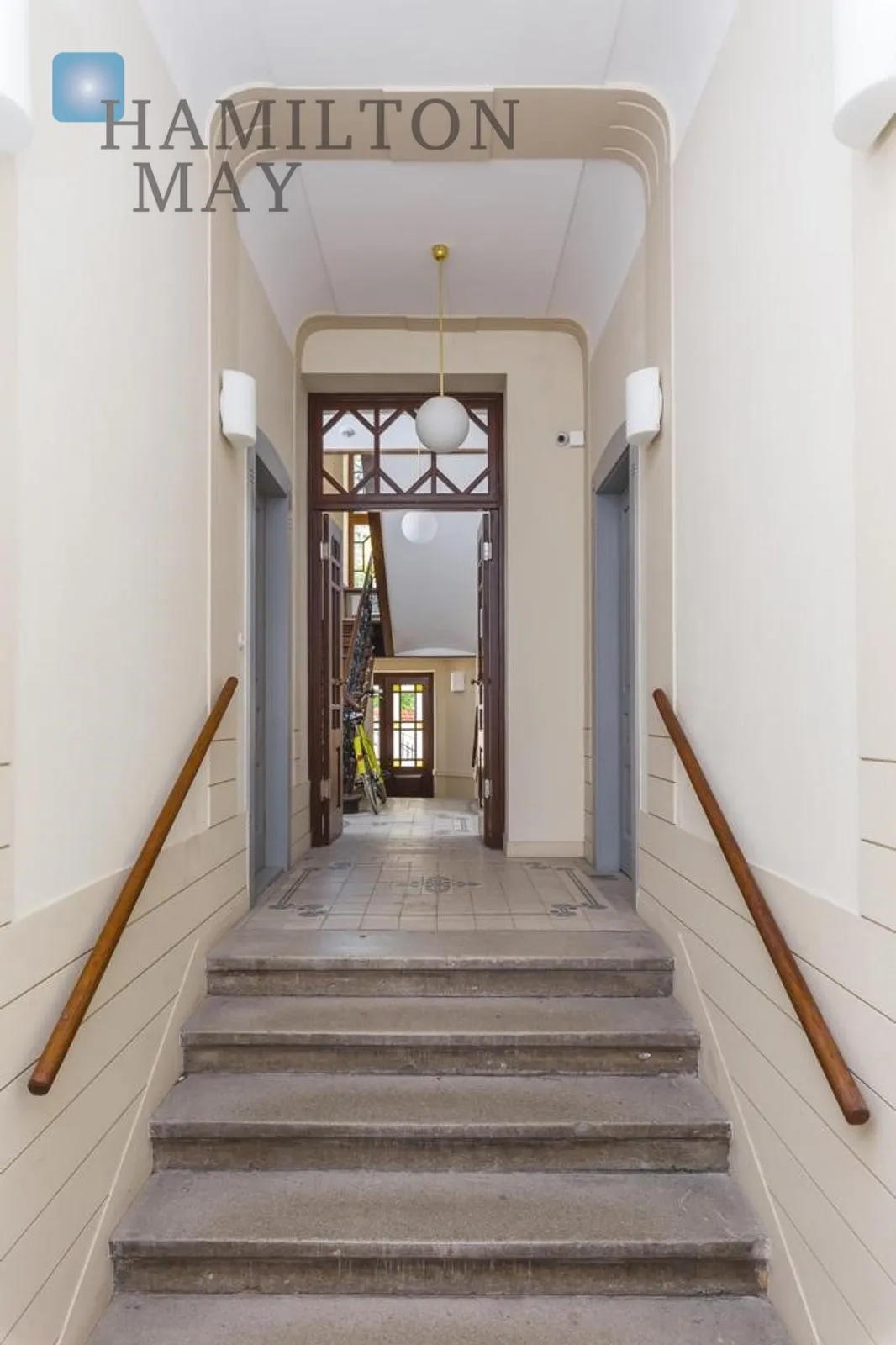 Region: Stare Miasto Level: 2 Price: 3200 PLN Bedrooms: 1 - slider