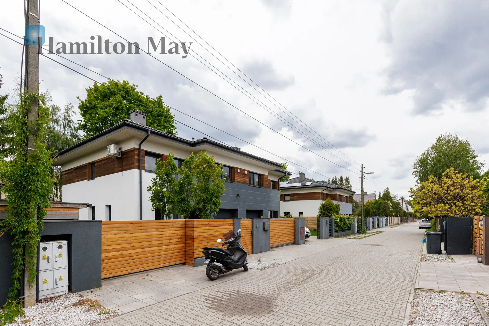 Distance to centre: 10.01 km Price: 11000 PLN Bedrooms: 3 - slider
