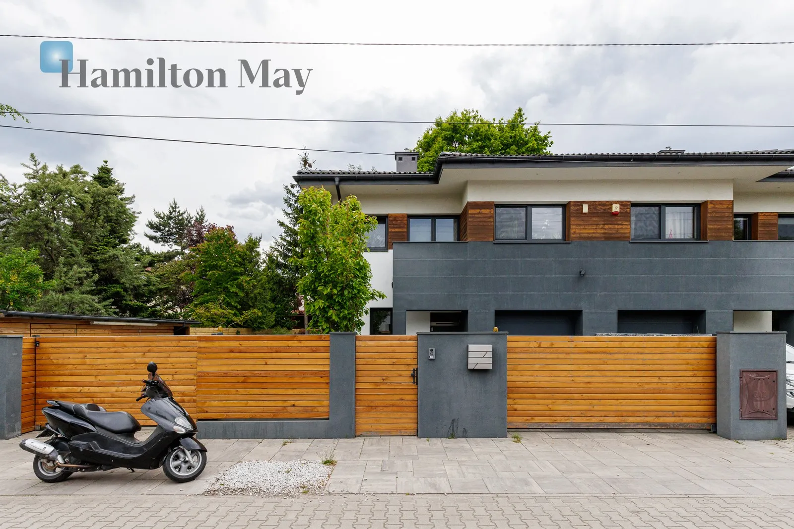 Price: 11000 PLN Bedrooms: 3 Bathrooms: 2 - slider