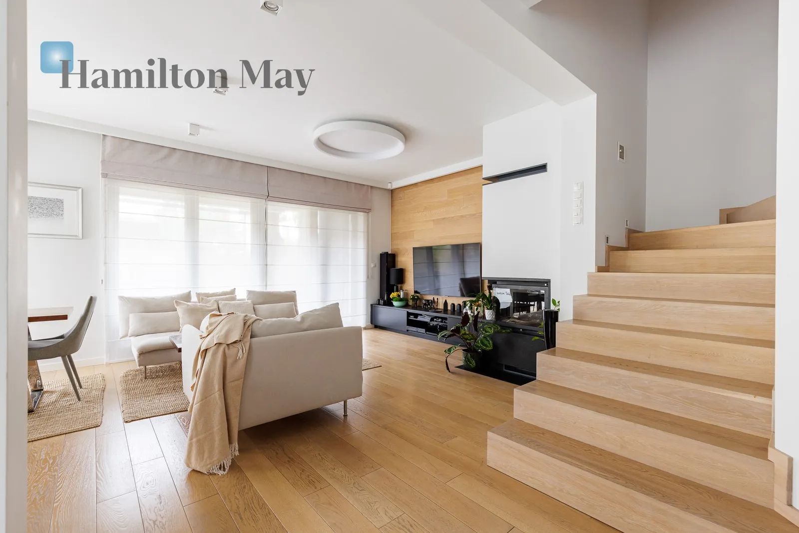 City: Warszawa Street: Zwoleńska Region: Wawer Distance to centre: 10.01 km Price: 11000 PLN Bedrooms: 3 Bathrooms: 2 - slider