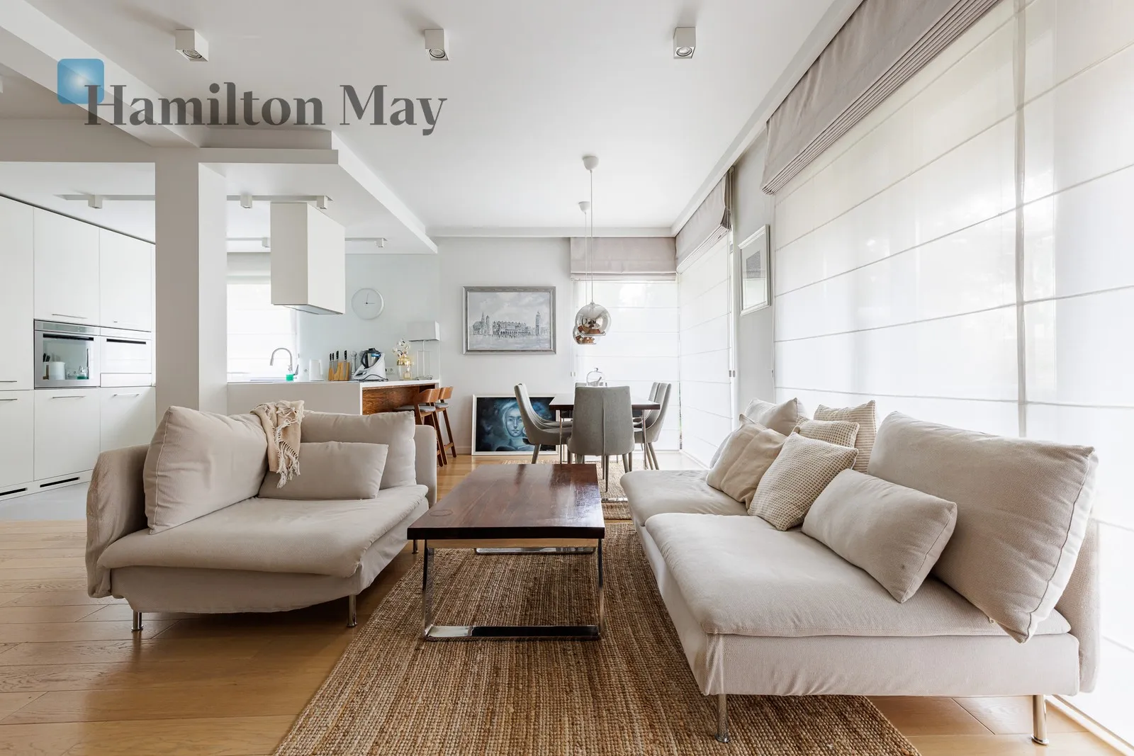 City: Warszawa Street: Zwoleńska Region: Wawer Distance to centre: 10.01 km Price: 11000 PLN Bedrooms: 3 Bathrooms: 2 Plot size: 500m2 - slider