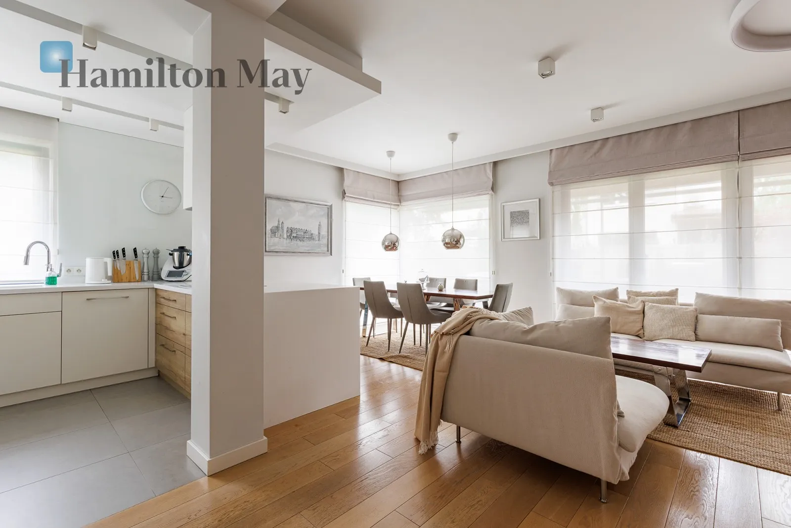 Street: Zwoleńska Region: Wawer Distance to centre: 10.01 km Price: 11000 PLN Bedrooms: 3 Bathrooms: 2 - slider