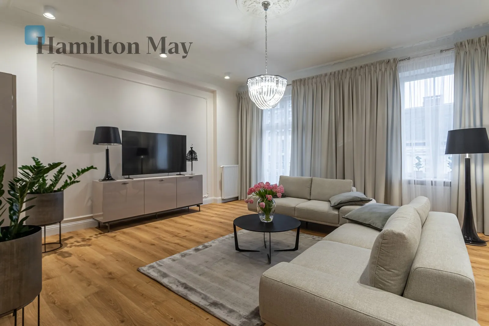 Street: Jagiellońska Region: Praga-Północ Subregion: Stara Praga Distance to centre: 2.96 km Level: 3 Price: 3100000 PLN Bedrooms: 2 Bathrooms: 1 Size: 101m2 Price/m2: 30693 PLN - slider