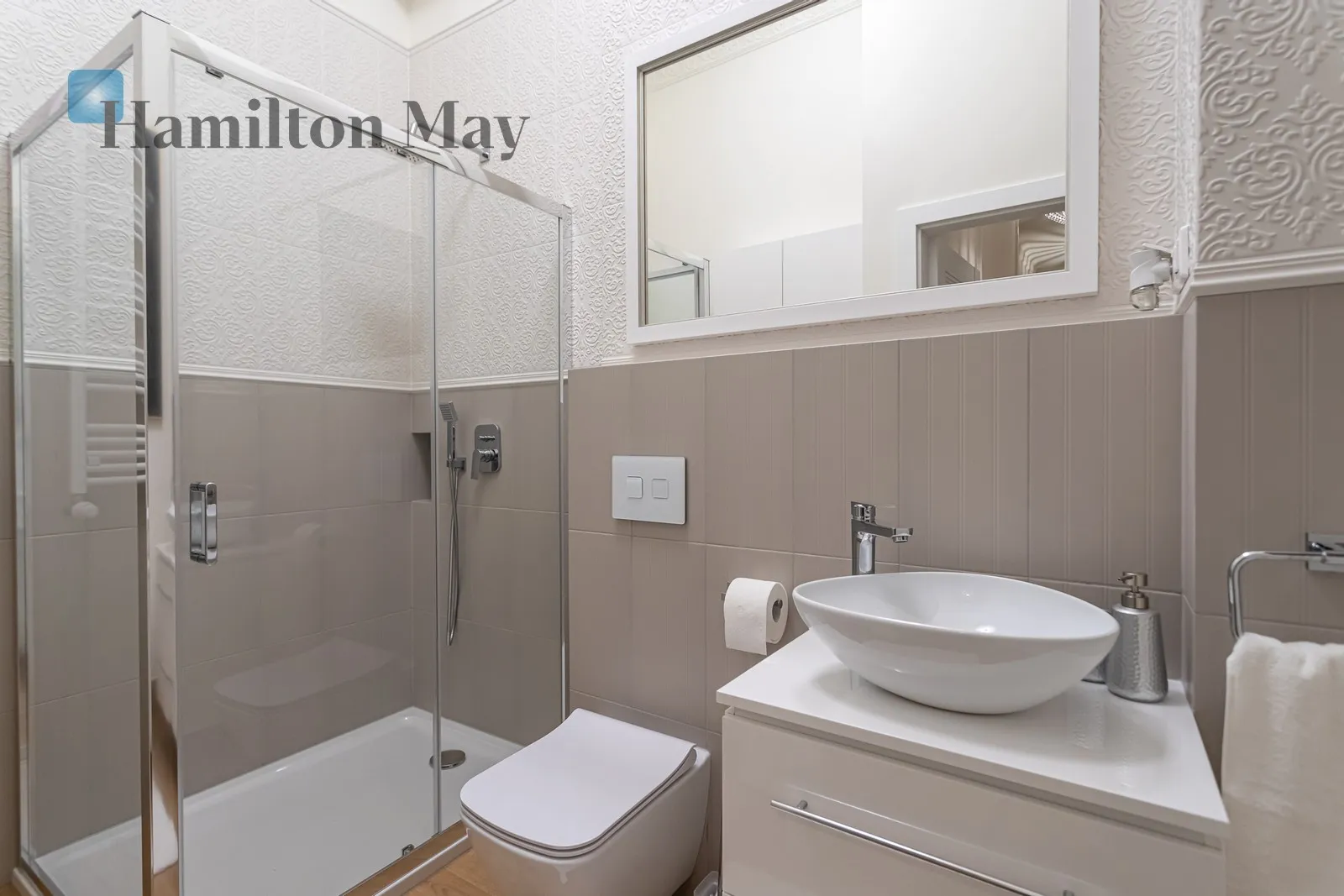 Region: Praga-Północ Subregion: Stara Praga Distance to centre: 2.96 km Level: 3 Price: 3100000 PLN Bedrooms: 2 Bathrooms: 1 Size: 101m2 - slider