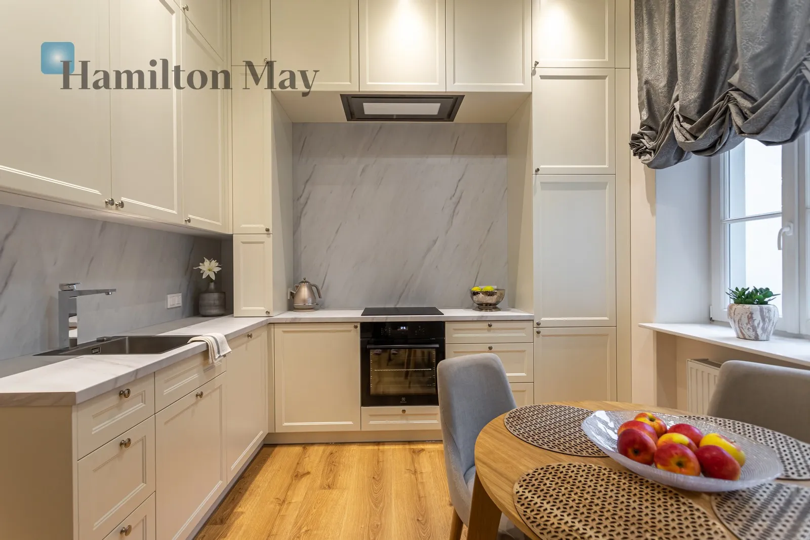 Region: Praga-Północ Subregion: Stara Praga Distance to centre: 2.96 km Level: 3 Price: 3100000 PLN Bedrooms: 2 Bathrooms: 1 - slider