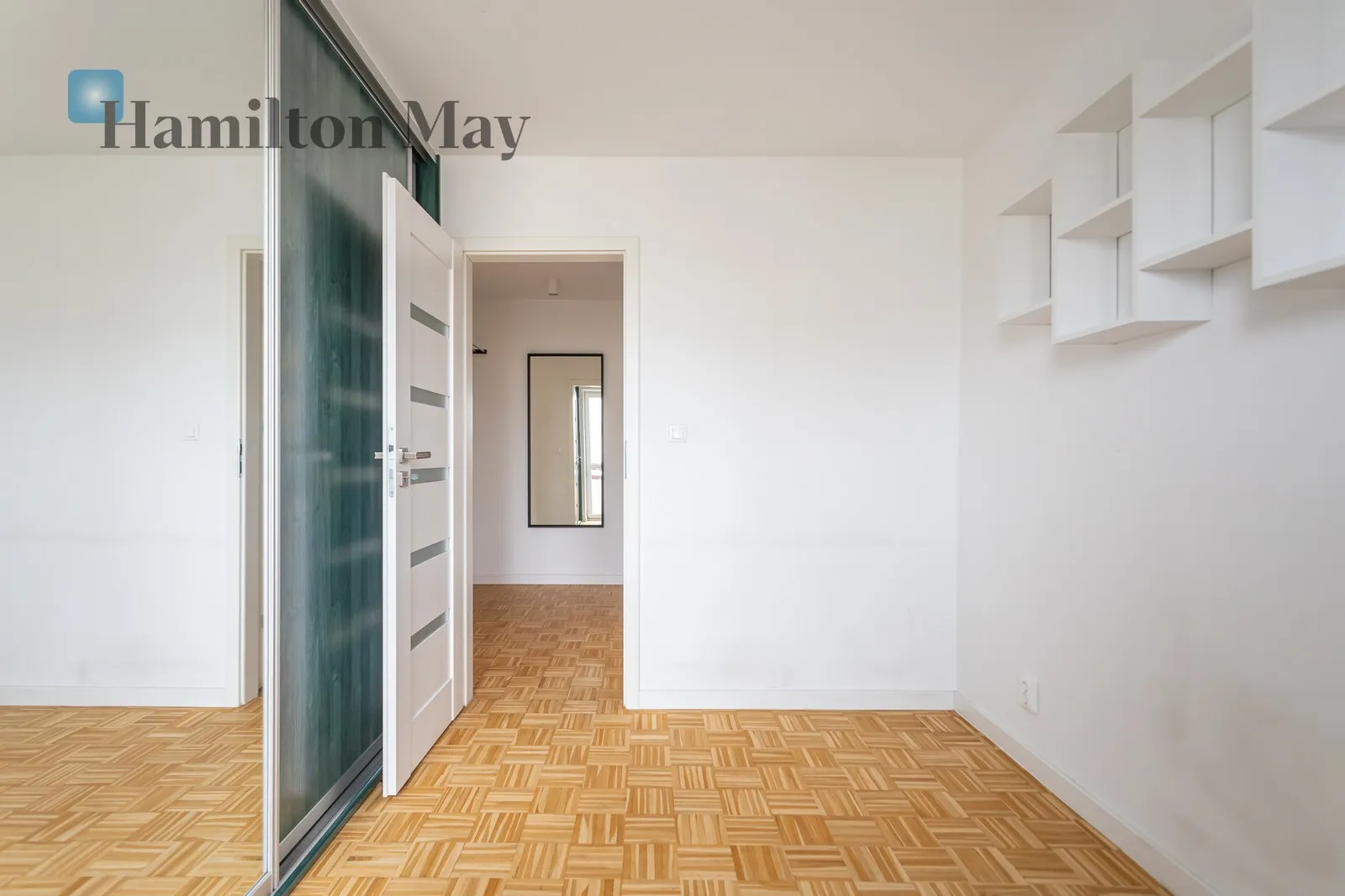 Region: Praga-Północ Subregion: Stara Praga Distance to centre: 2.98 km Level: 3 Price: 1400000 PLN Bedrooms: 3 Bathrooms: 2 - slider