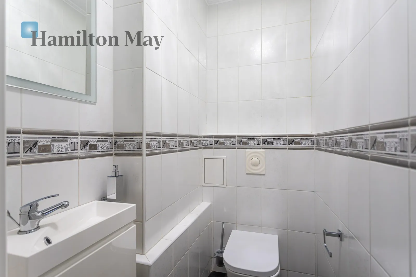 Distance to centre: 2.98 km Level: 3 Price: 1400000 PLN Bedrooms: 3 Bathrooms: 2 Size: 84m2 - slider