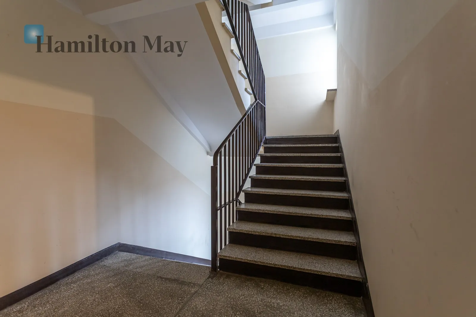 Subregion: Stara Praga Distance to centre: 2.98 km Level: 3 Price: 1400000 PLN Bedrooms: 3 - slider