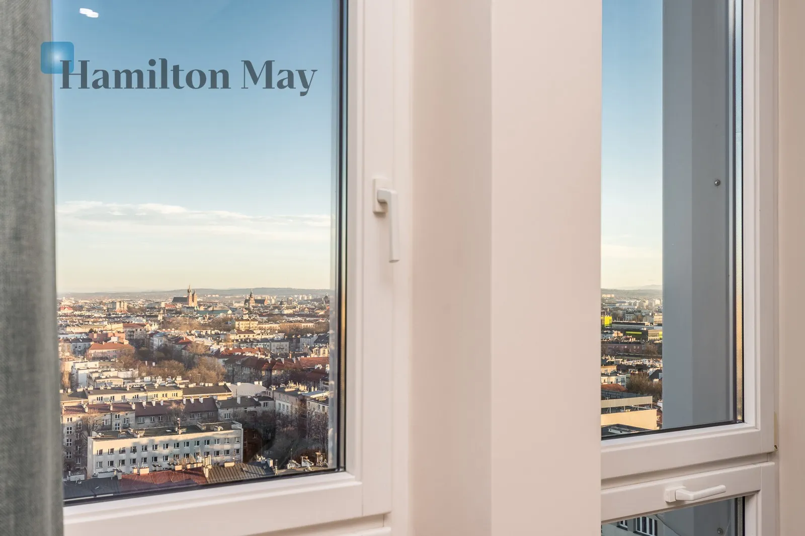 Distance to centre: 2.02 km Level: 17 Price: 5900 PLN Bedrooms: 2 Bathrooms: 1 Size: 90m2 - slider