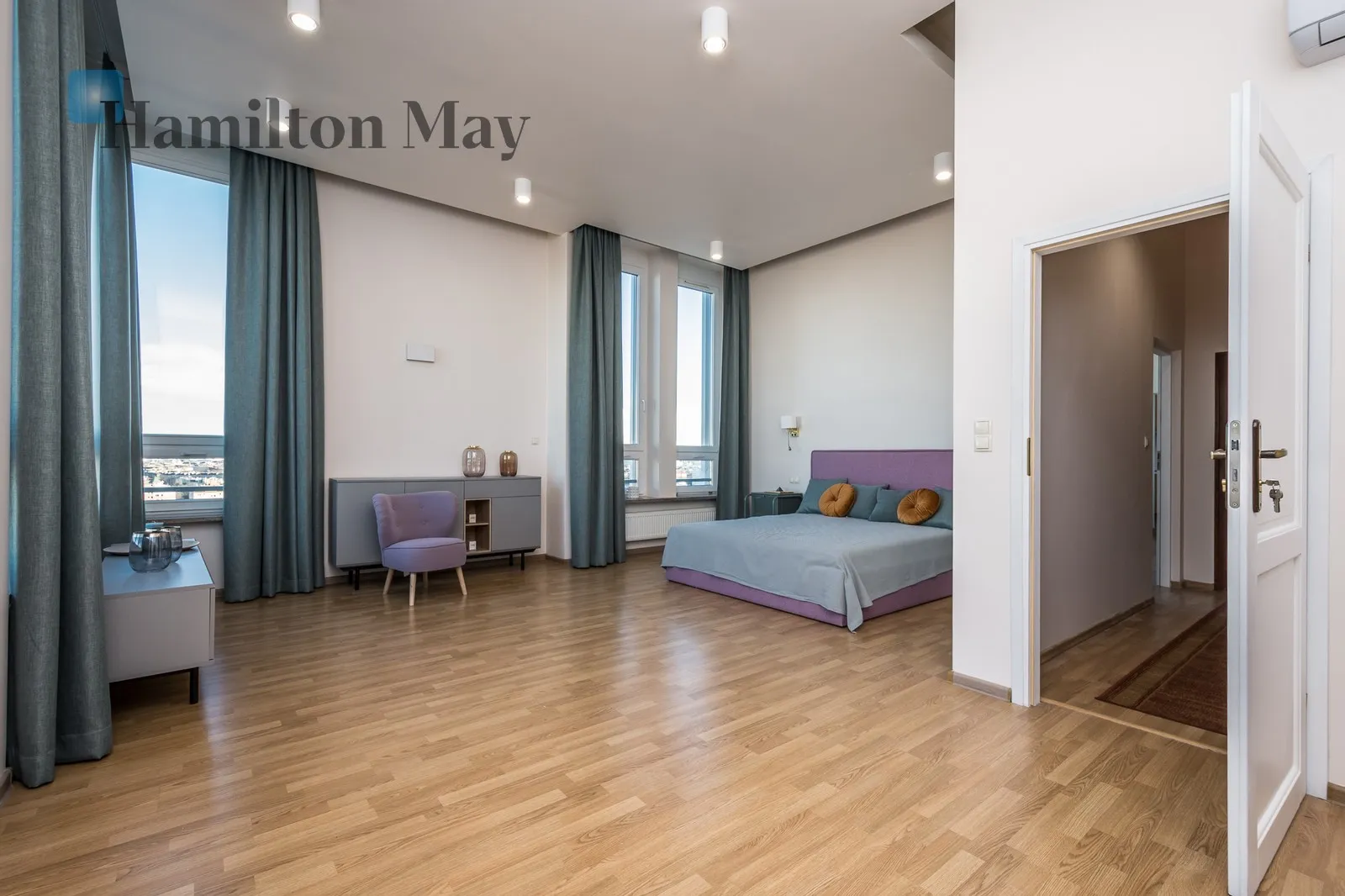 Street: aleja Kijowska Region: Krowodrza Distance to centre: 2.02 km Level: 17 Price: 5900 PLN Bedrooms: 2 - slider