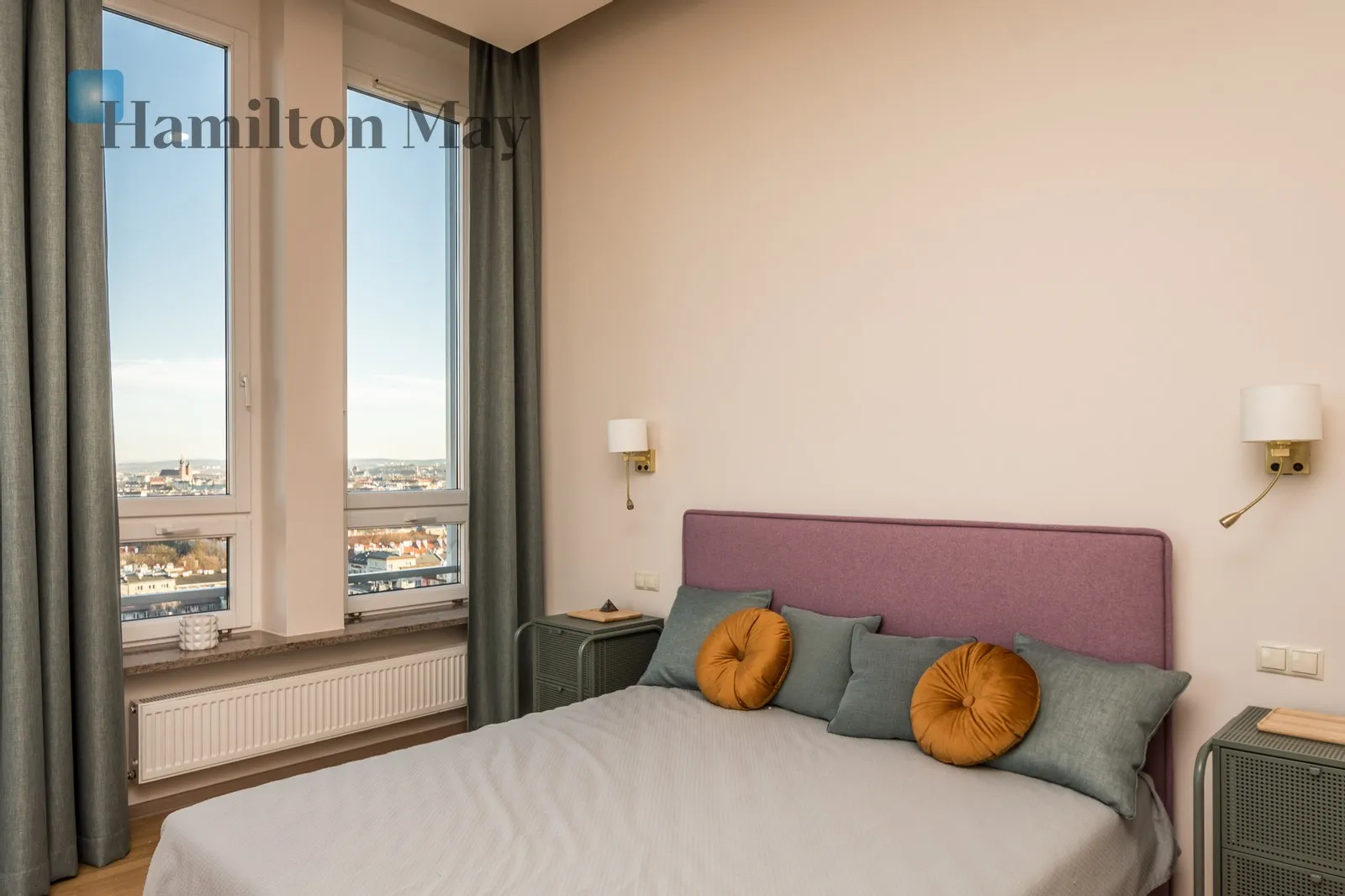 Price: 5900 PLN Bedrooms: 2 Bathrooms: 1 Size: 90m2 Price/m2: 66 PLN - slider