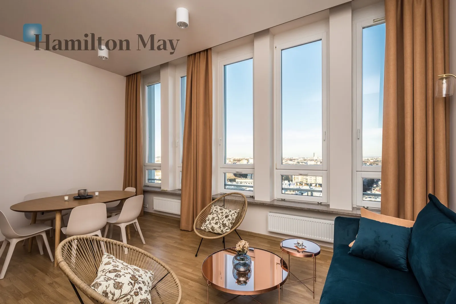 City: Kraków Street: aleja Kijowska Region: Krowodrza Distance to centre: 2.02 km Level: 17 Price: 5900 PLN Bedrooms: 2 Bathrooms: 1 Size: 90m2 - slider