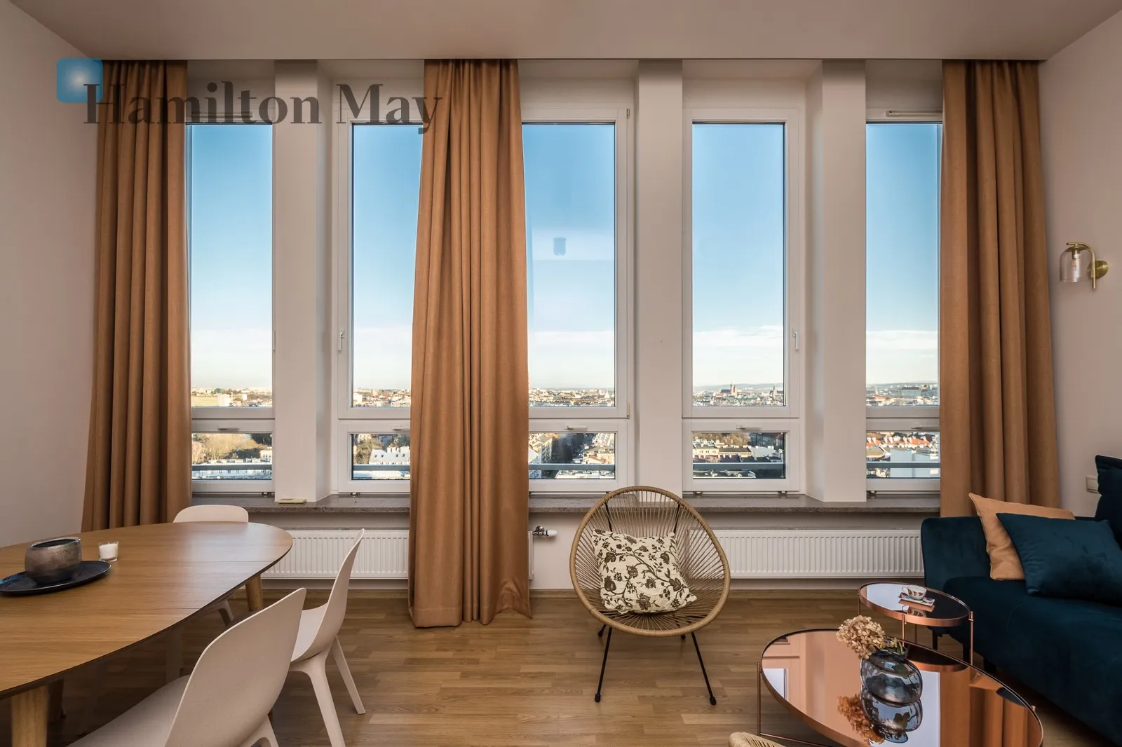 Street: aleja Kijowska Region: Krowodrza Distance to centre: 2.02 km Level: 17 Price: 5900 PLN Bedrooms: 2 Bathrooms: 1 Size: 90m2 Price/m2: 66 PLN - slider