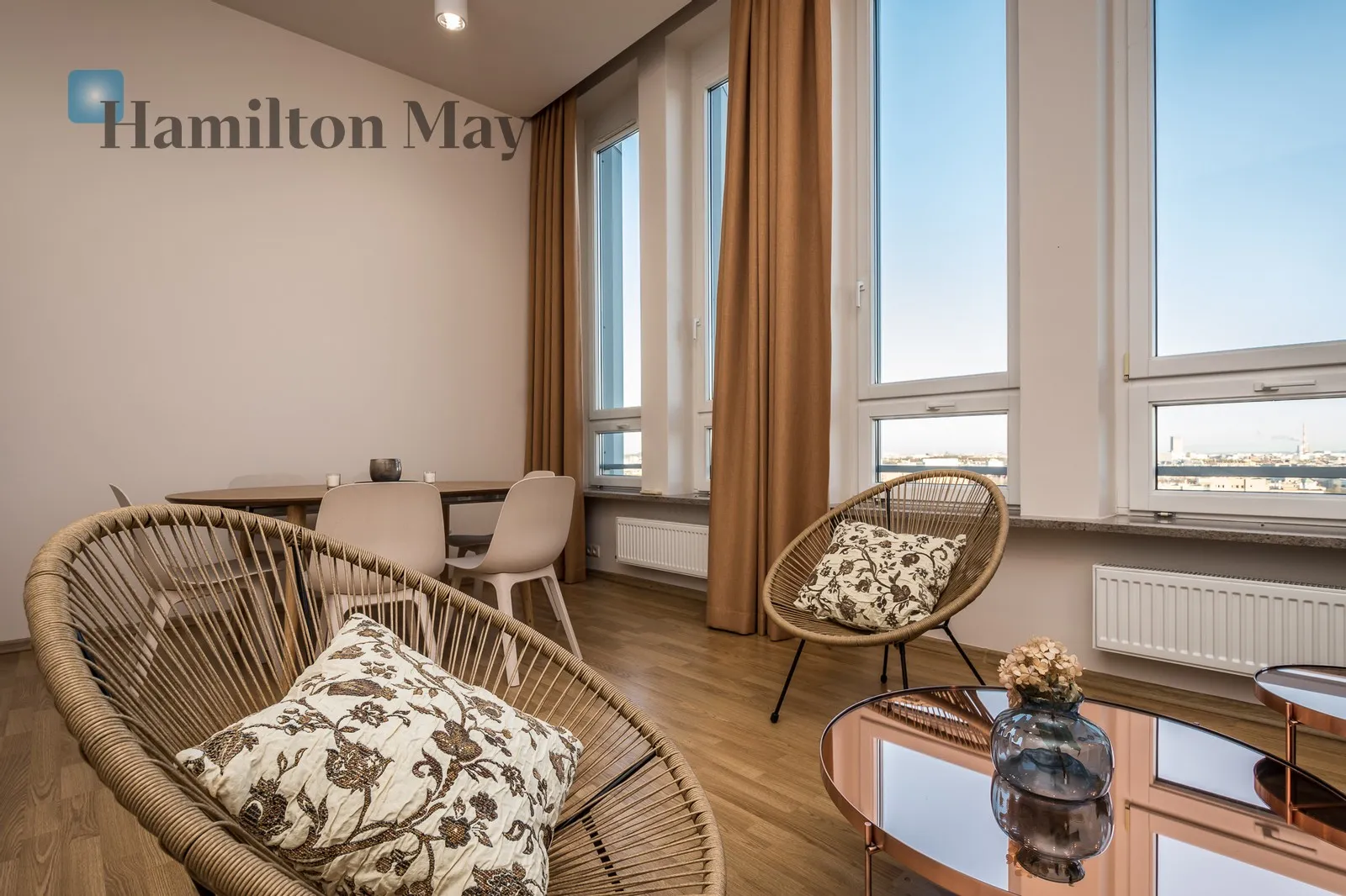 City: Kraków Street: aleja Kijowska Region: Krowodrza Distance to centre: 2.02 km Level: 17 Price: 5900 PLN Bedrooms: 2 - slider