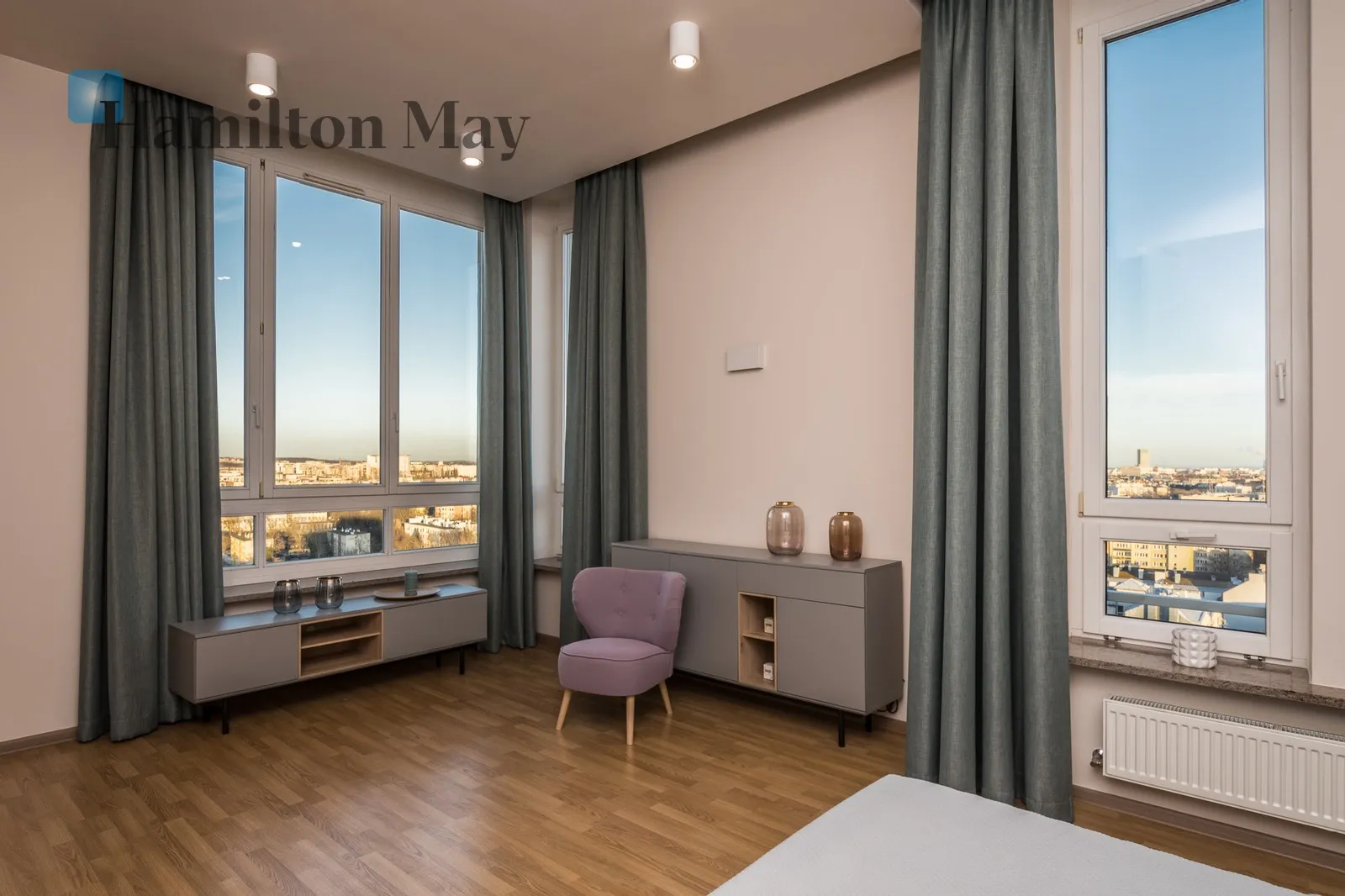 City: Kraków Street: aleja Kijowska Region: Krowodrza Distance to centre: 2.02 km Level: 17 - slider