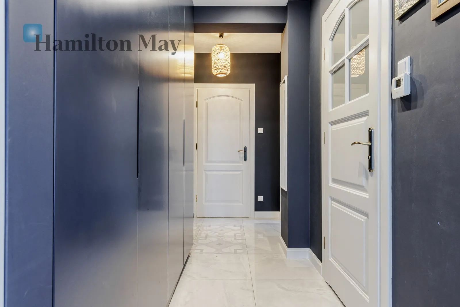 Region: Praga-Południe Subregion: Grochów Distance to centre: 4.5 km Level: 3 Price: 6500 PLN Bedrooms: 2 Bathrooms: 1 - slider