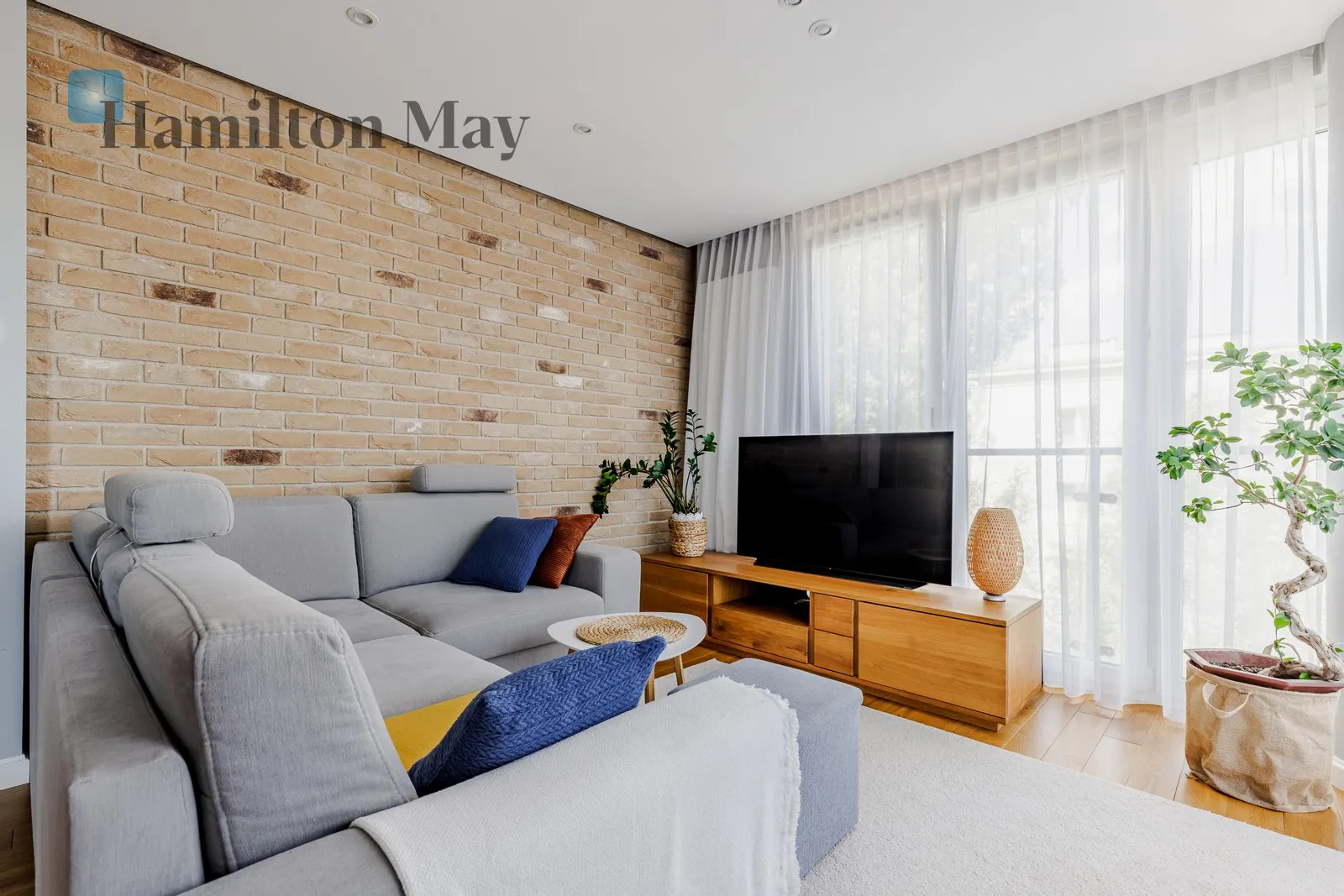 City: Warszawa Street: Walewska Region: Praga-Południe Subregion: Grochów Distance to centre: 4.5 km Level: 3 Price: 6500 PLN Bedrooms: 2 Bathrooms: 1 Size: 66m2 - slider