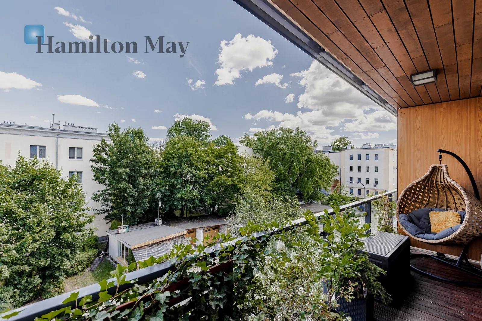 Subregion: Grochów Distance to centre: 4.5 km Level: 3 Price: 6500 PLN Bedrooms: 2 Bathrooms: 1 Size: 66m2 - slider