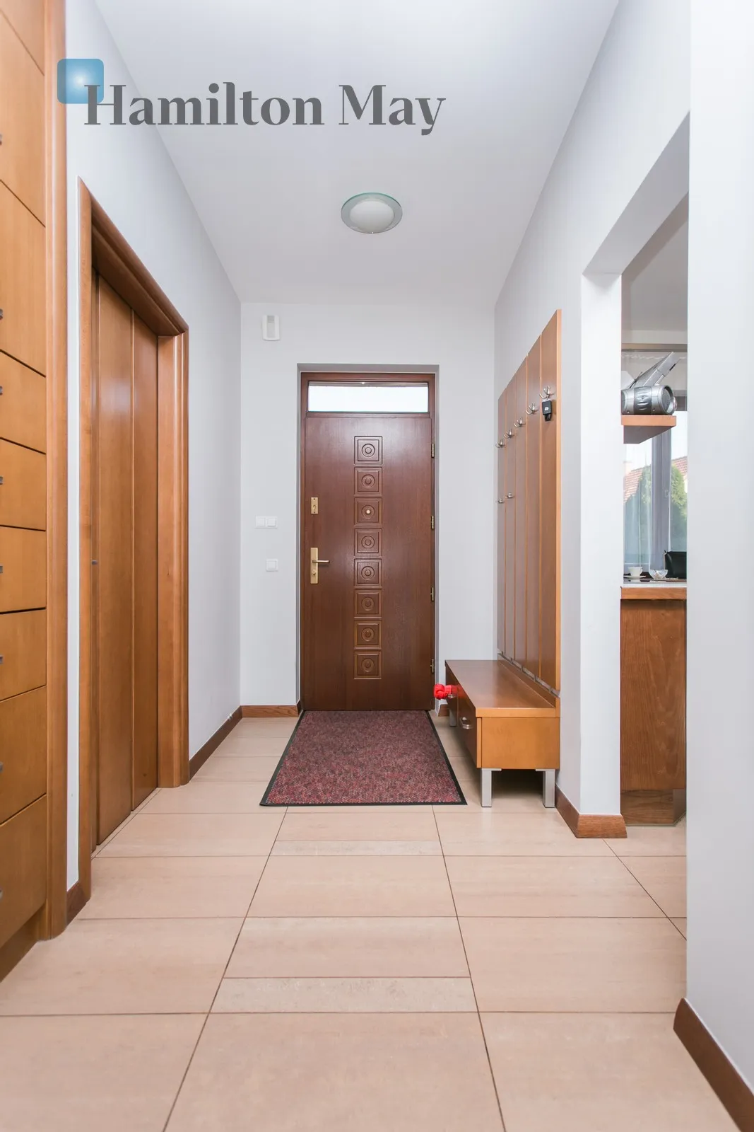 Bedrooms: 5 Bathrooms: 2 Plot size: 700m2 Price/m2: 48 PLN - slider