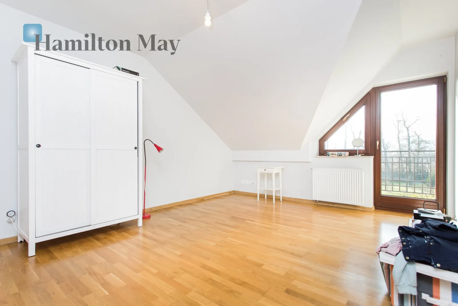 Level: -9 Price: 10000 PLN Bedrooms: 5 Bathrooms: 2 Plot size: 700m2 Price/m2: 48 PLN - slider