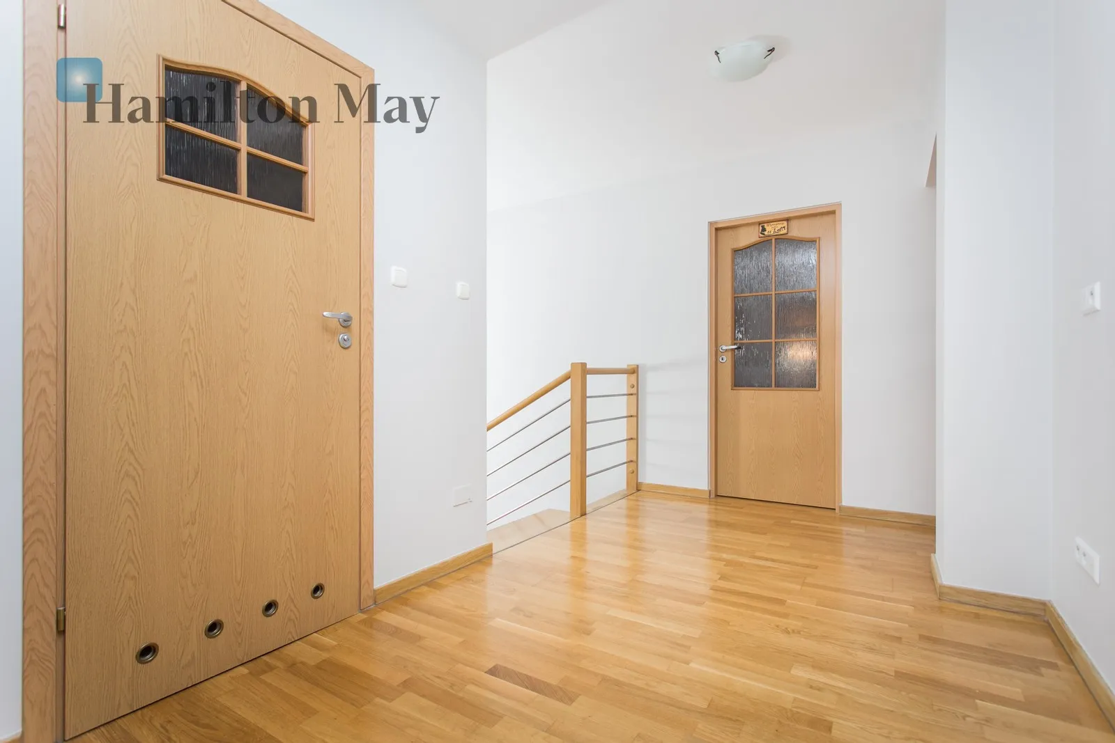 Level: -9 Price: 10000 PLN Bedrooms: 5 Bathrooms: 2 - slider