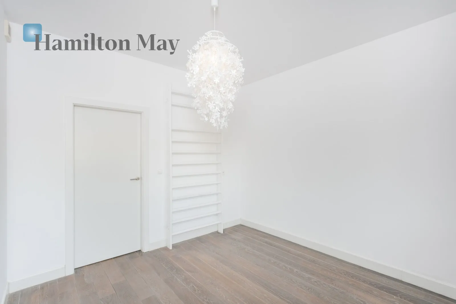 Region: Mokotów Subregion: Służew Distance to centre: 6.02 km Level: 3 Price: 16500 PLN Bedrooms: 4 Bathrooms: 4 - slider