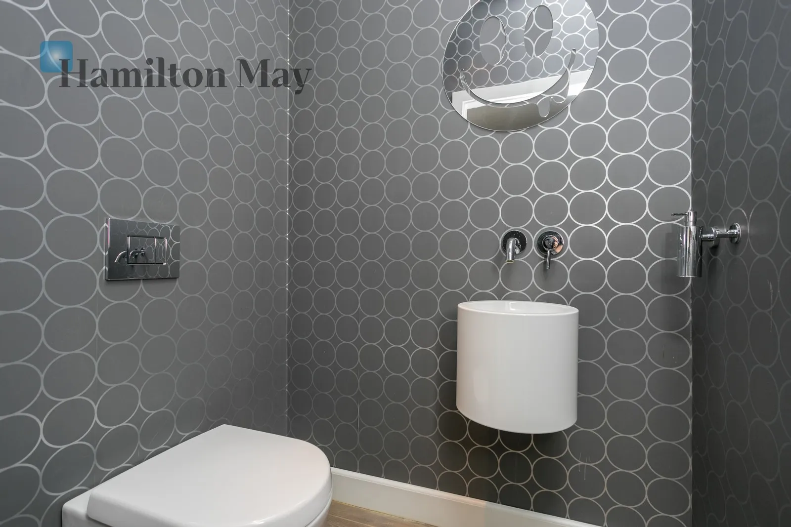 City: Warszawa Street: Niedźwiedzia Region: Mokotów Subregion: Służew Distance to centre: 6.02 km Level: 3 Price: 16500 PLN - slider