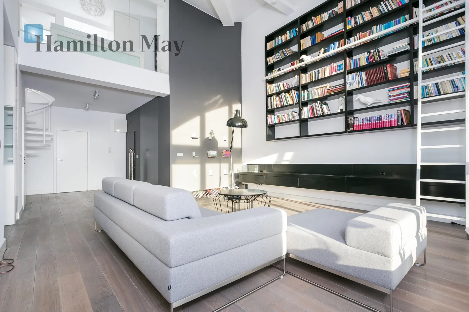 City: Warszawa Street: Niedźwiedzia Region: Mokotów Subregion: Służew Distance to centre: 6.02 km Level: 3 Price: 16500 PLN Bedrooms: 4 Bathrooms: 4 Size: 181m2 Price/m2: 91 PLN - slider