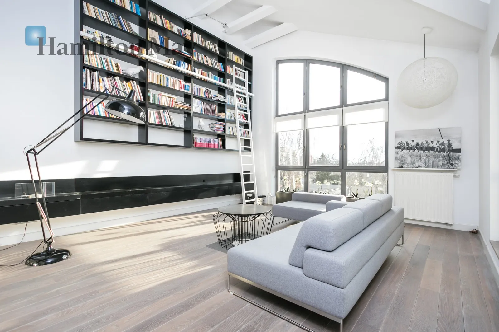 City: Warszawa Street: Niedźwiedzia Region: Mokotów Subregion: Służew Distance to centre: 6.02 km Level: 3 Price: 16500 PLN Bedrooms: 4 Bathrooms: 4 Size: 181m2 - slider