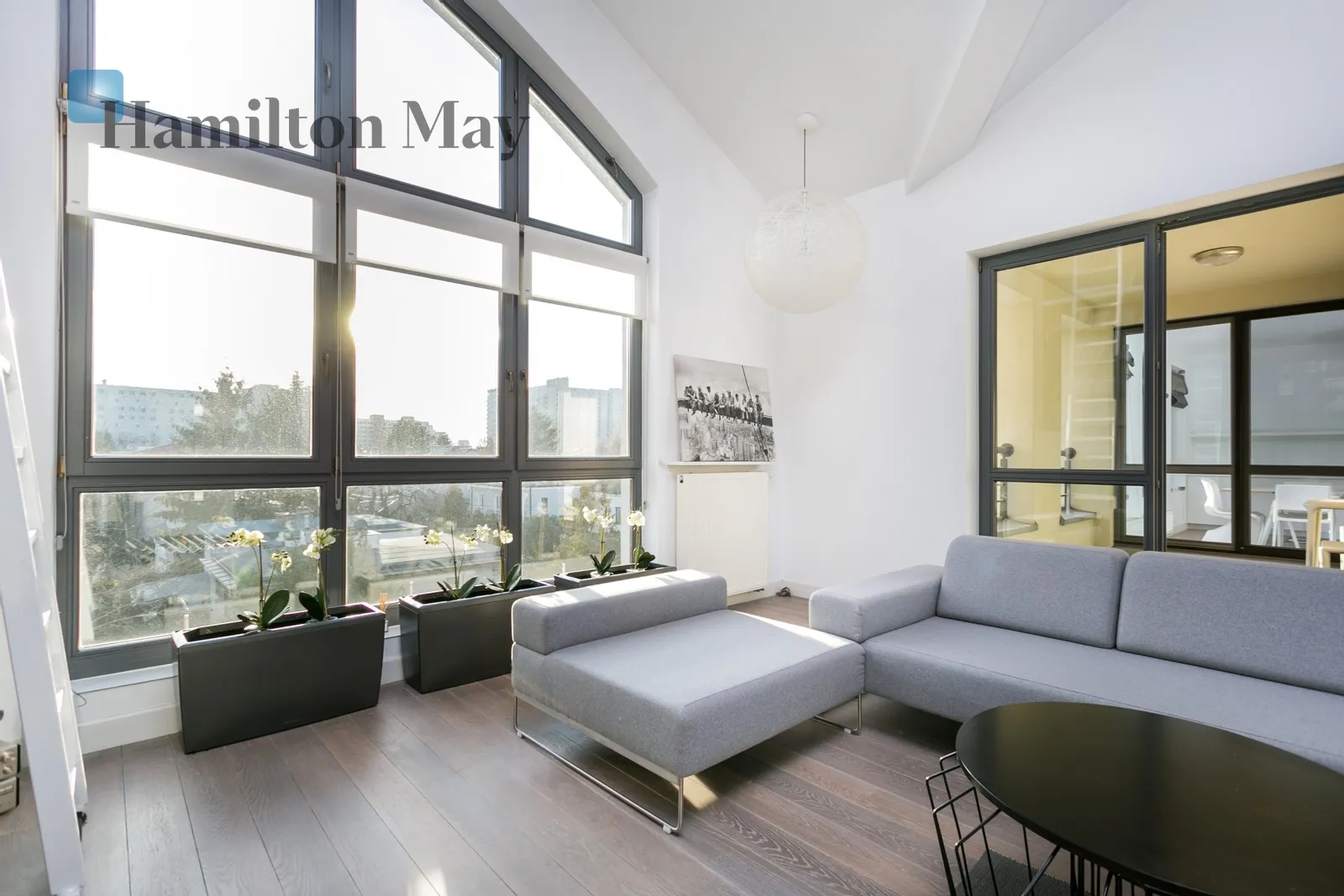 Street: Niedźwiedzia Region: Mokotów Subregion: Służew Distance to centre: 6.02 km Level: 3 Price: 16500 PLN Bedrooms: 4 Bathrooms: 4 Size: 181m2 Price/m2: 91 PLN - slider