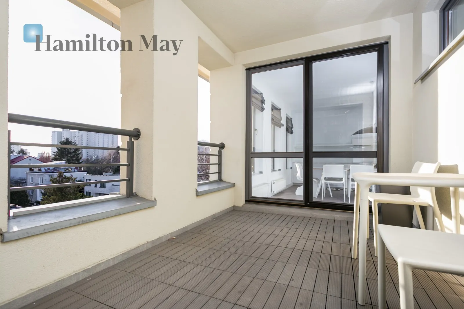 Street: Niedźwiedzia Region: Mokotów Subregion: Służew Distance to centre: 6.02 km Level: 3 - slider