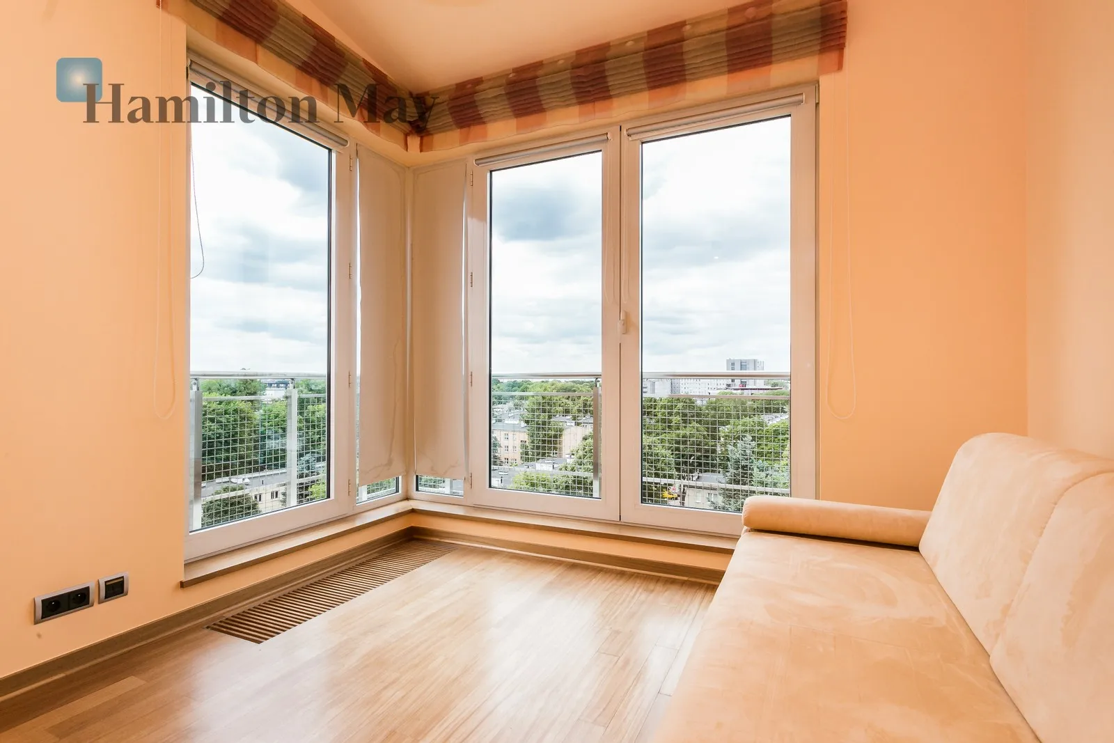 Region: Mokotów Subregion: Stary Mokotów Distance to centre: 3.29 km Level: 7 Price: 15000 PLN - slider