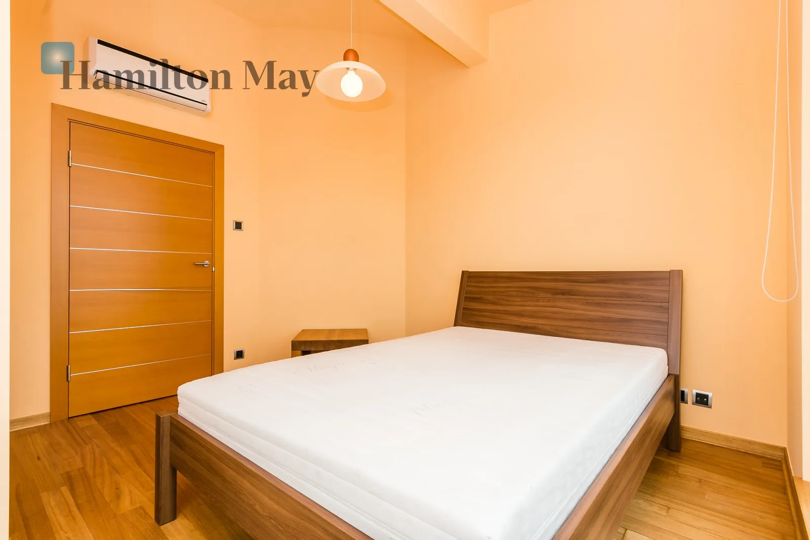 Region: Mokotów Subregion: Stary Mokotów Distance to centre: 3.29 km Level: 7 Price: 15000 PLN Bedrooms: 3 - slider