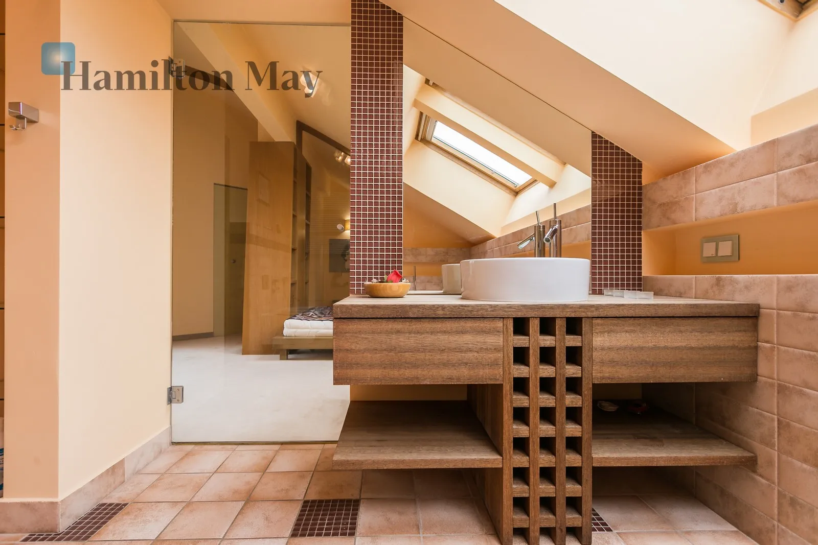 Distance to centre: 3.29 km Level: 7 Price: 15000 PLN Bedrooms: 3 Bathrooms: 2 Size: 140m2 Price/m2: 107 PLN - slider