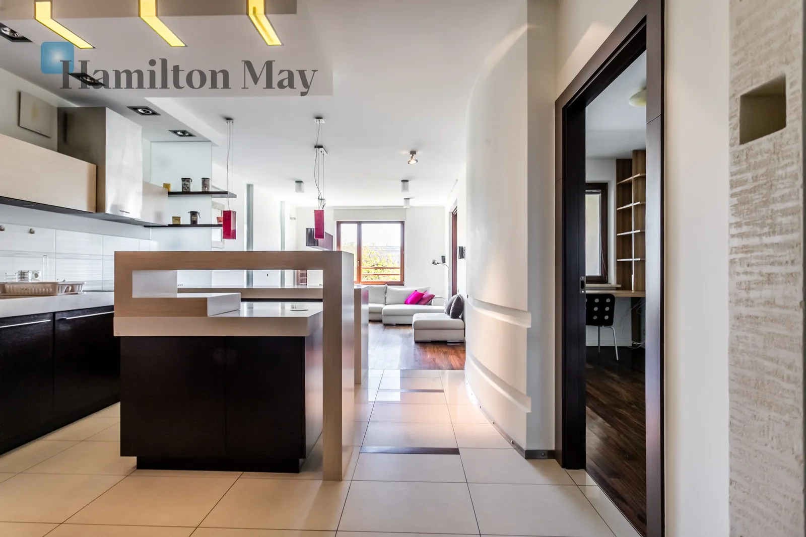 Region: Mokotów Subregion: Stary Mokotów Distance to centre: 3.46 km Level: 3 Price: 7200 PLN Bedrooms: 2 Bathrooms: 2 Size: 90m2 - slider