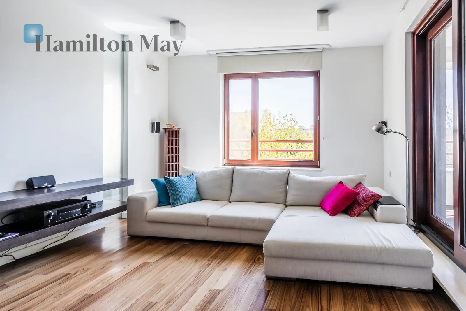 City: Warszawa Street: Wiktorska Region: Mokotów Subregion: Stary Mokotów Distance to centre: 3.46 km Level: 3 Price: 7200 PLN Bedrooms: 2 Bathrooms: 2 Size: 90m2 - slider