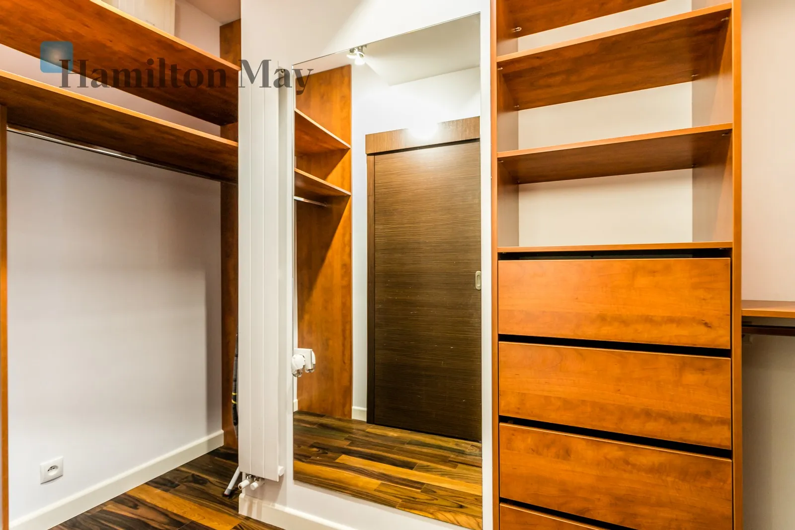 Distance to centre: 3.46 km Level: 3 Price: 7200 PLN Bedrooms: 2 Bathrooms: 2 Size: 90m2 Price/m2: 80 PLN - slider