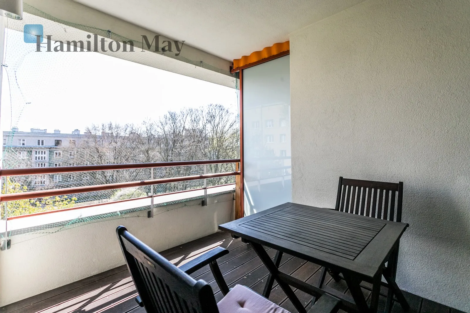 Distance to centre: 3.46 km Level: 3 Price: 7200 PLN Bedrooms: 2 Bathrooms: 2 Size: 90m2 - slider