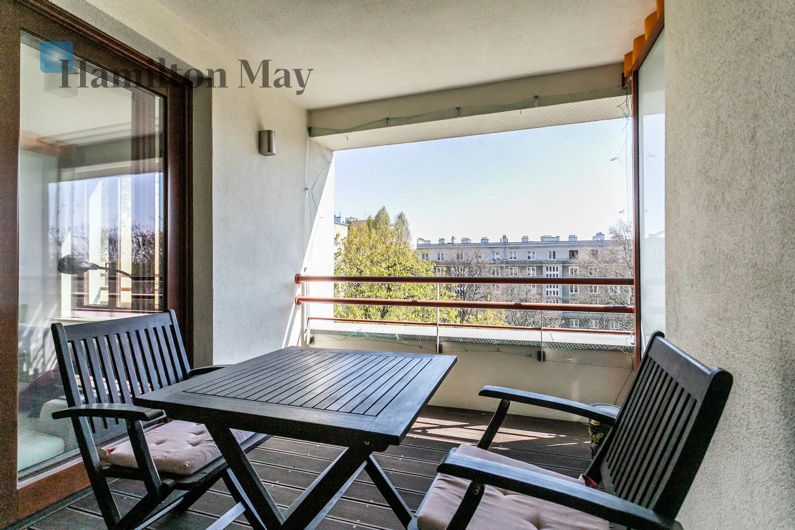 Level: 3 Price: 7200 PLN Bedrooms: 2 Bathrooms: 2 Size: 90m2 Price/m2: 80 PLN - slider