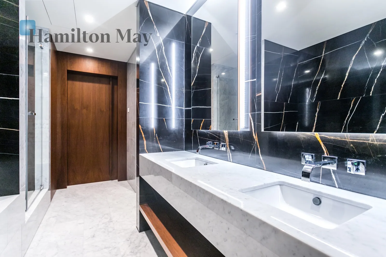 Level: 39 Price: 31500 PLN Bedrooms: 2 Bathrooms: 2 Size: 142m2 - slider