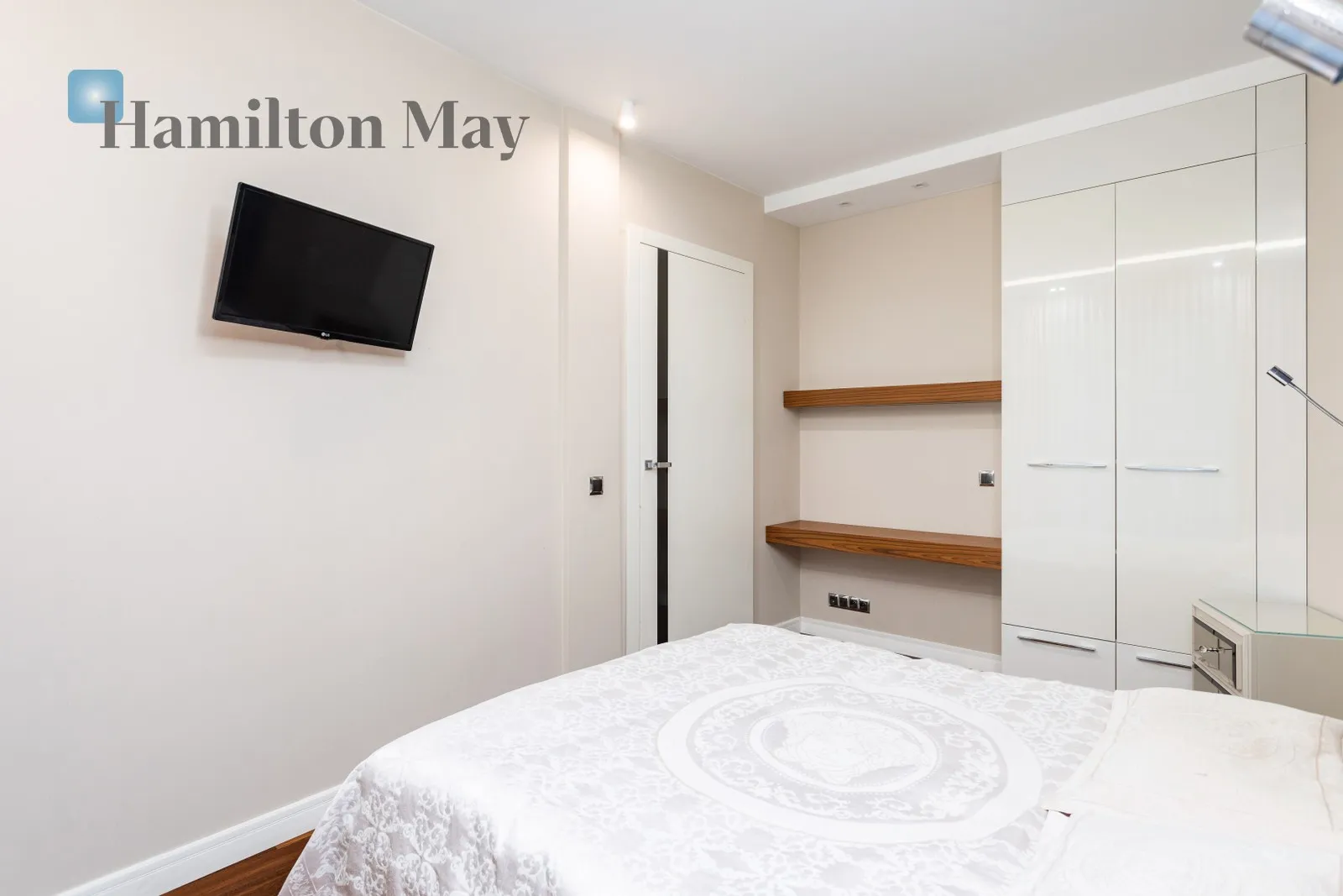 Subregion: Mirów Distance to centre: 1.99 km Level: 1 Price: 4500 PLN Bedrooms: 1 Bathrooms: 1 Size: 52m2 Price/m2: 87 PLN - slider