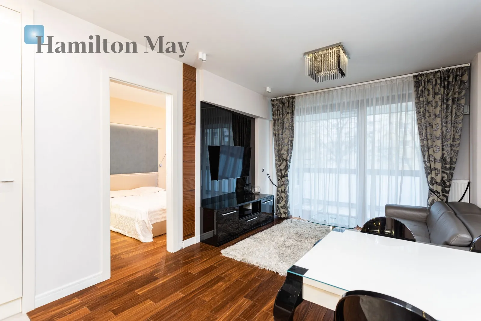 City: Warszawa Street: Ogrodowa Region: Wola Subregion: Mirów Distance to centre: 1.99 km Level: 1 Price: 4500 PLN Bedrooms: 1 Bathrooms: 1 - slider