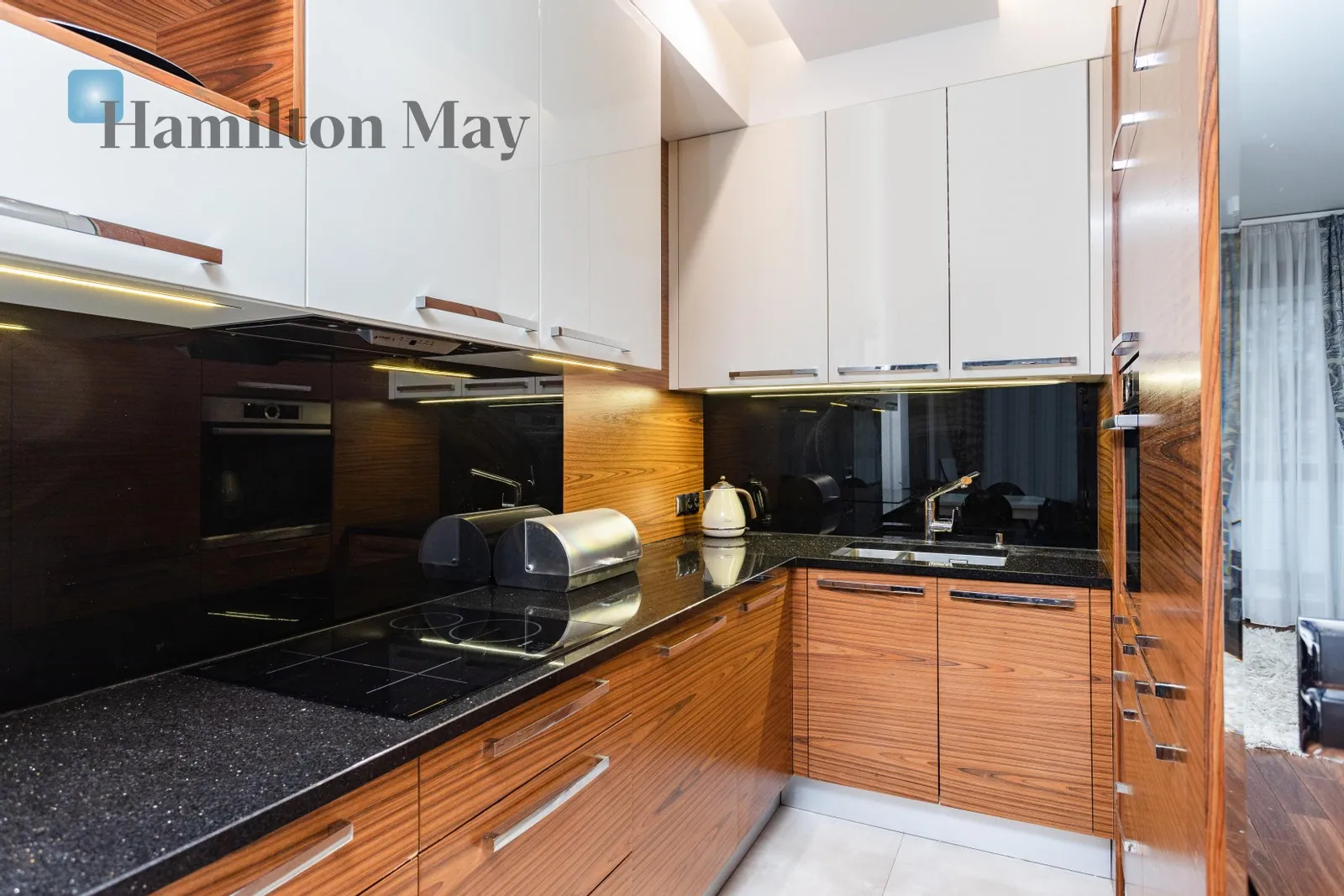 Region: Wola Subregion: Mirów Distance to centre: 1.99 km Level: 1 Price: 4500 PLN Bedrooms: 1 Bathrooms: 1 Size: 52m2 Price/m2: 87 PLN - slider
