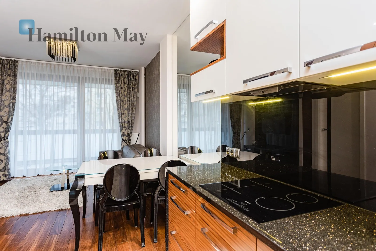 City: Warszawa Street: Ogrodowa Region: Wola Subregion: Mirów Distance to centre: 1.99 km Level: 1 Price: 4500 PLN Bedrooms: 1 - slider