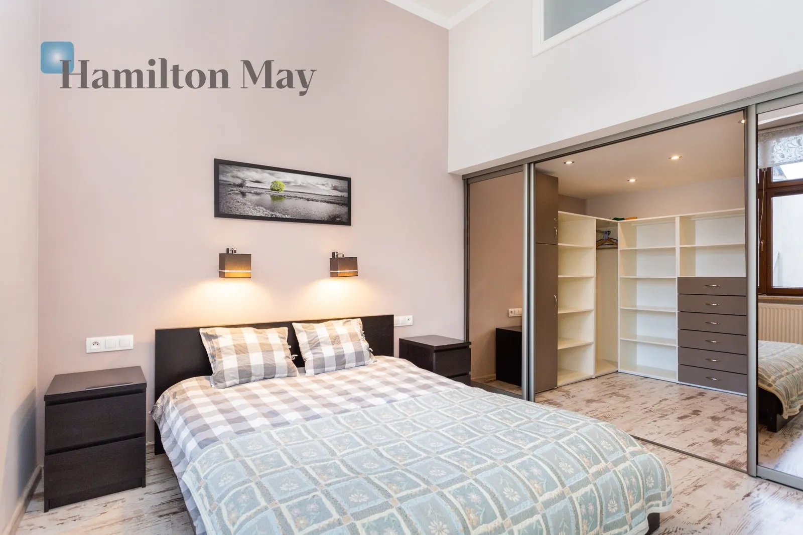 Street: Dajwór Region: Stare Miasto Subregion: Kazimierz Distance to centre: 1.51 km Level: 1 Price: 3700 PLN Bedrooms: 1 Bathrooms: 1 - slider