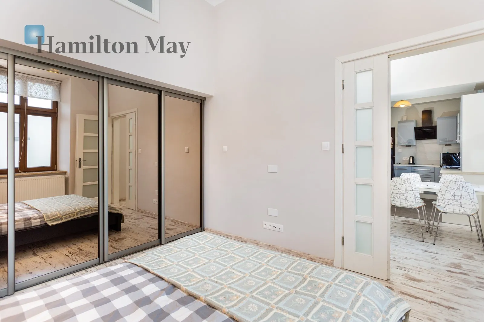 Region: Stare Miasto Subregion: Kazimierz Distance to centre: 1.51 km Level: 1 Price: 3700 PLN Bedrooms: 1 Bathrooms: 1 Size: 50m2 - slider