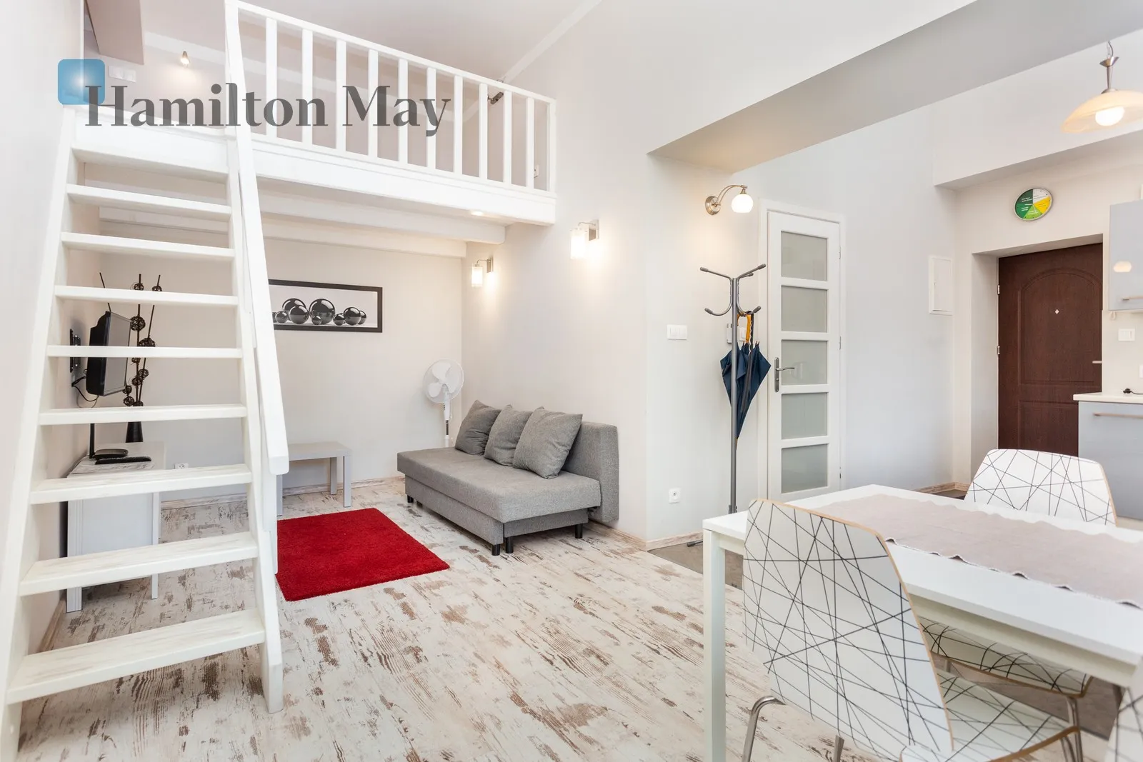 City: Kraków Street: Dajwór Region: Stare Miasto Subregion: Kazimierz Distance to centre: 1.51 km Level: 1 Price: 3700 PLN Bedrooms: 1 Bathrooms: 1 Size: 50m2 - slider
