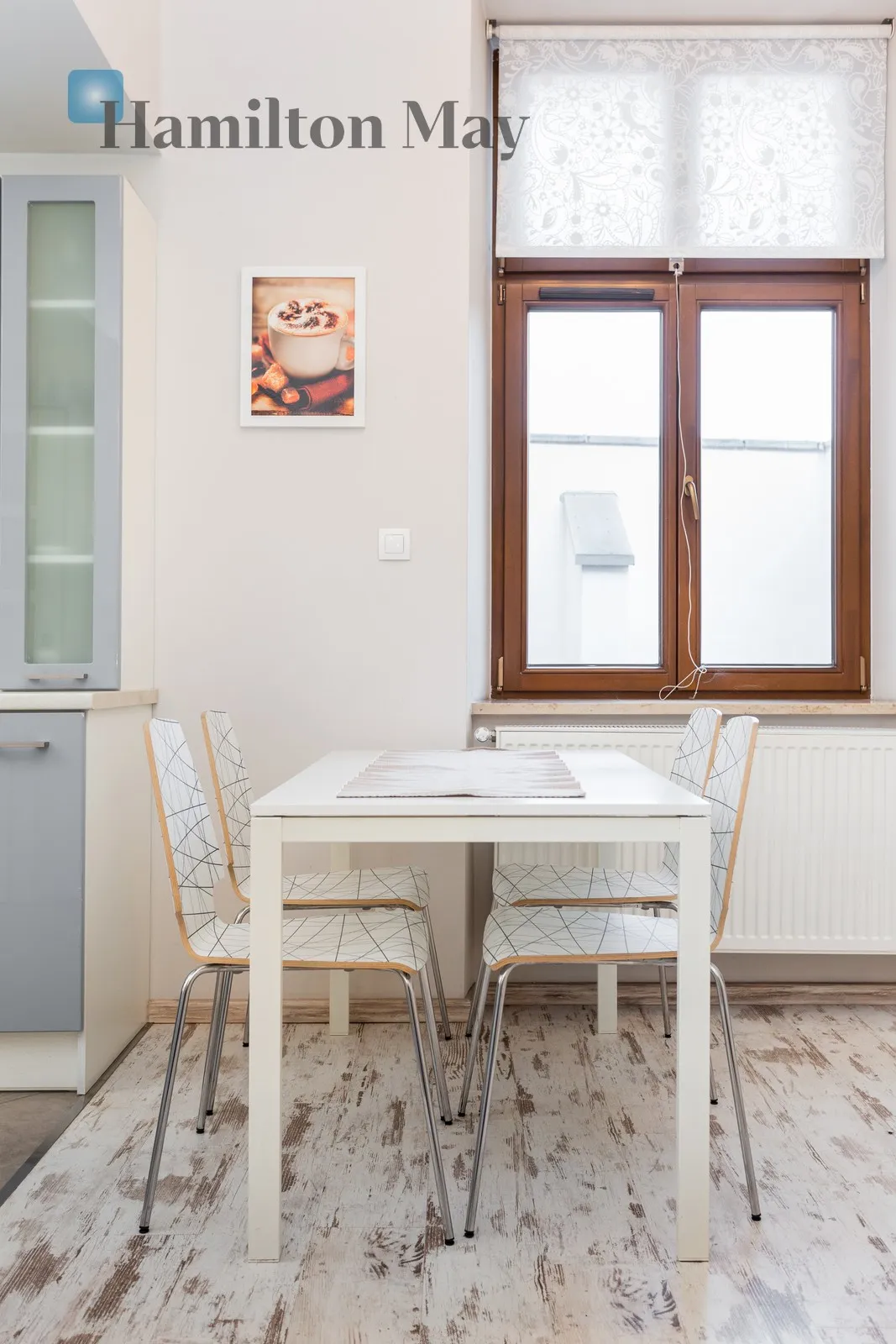 City: Kraków Street: Dajwór Region: Stare Miasto Subregion: Kazimierz Distance to centre: 1.51 km Level: 1 Price: 3700 PLN Bedrooms: 1 - slider