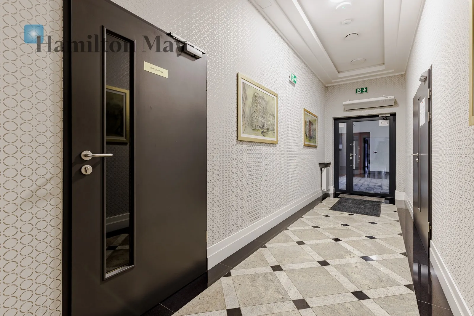 Distance to centre: 2.83 km Level: 1 Price: 4500 PLN Bedrooms: 1 Bathrooms: 1 Size: 37m2 - slider